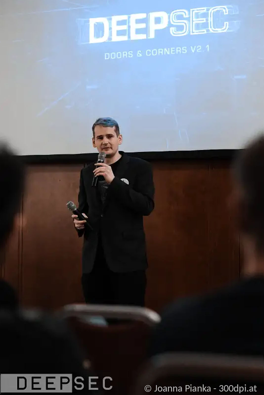 Thomas Steinbrenner präsentiert bei der DeepSec 2021